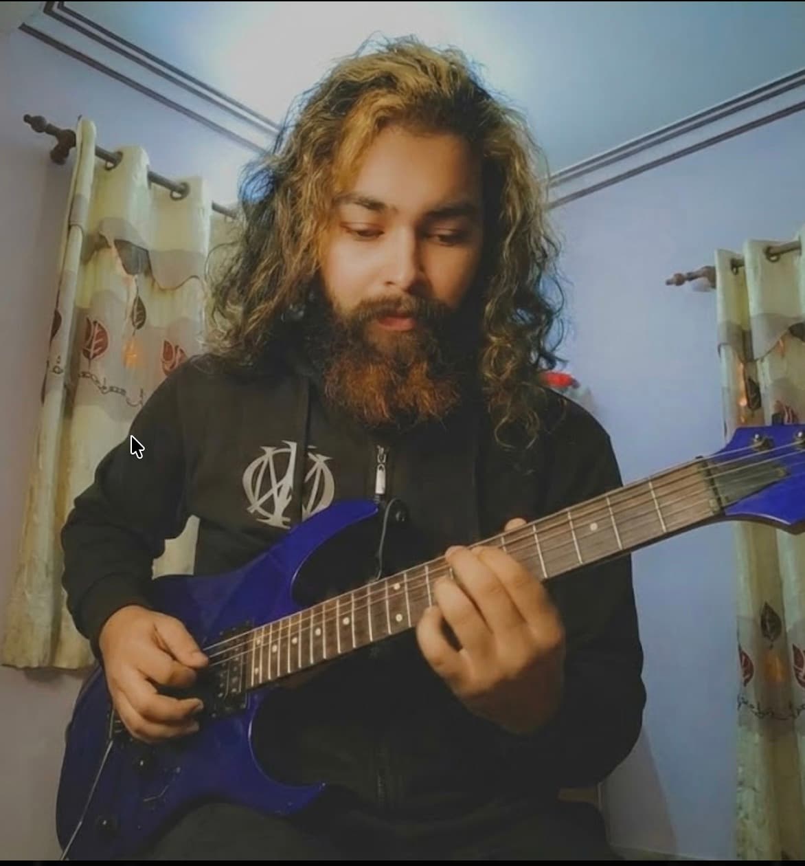 Practicing blue electric guitar at home
